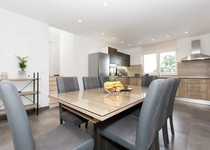 빌라 Olive Gardens Kaštela