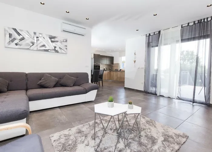 빌라 Olive Gardens Kaštela